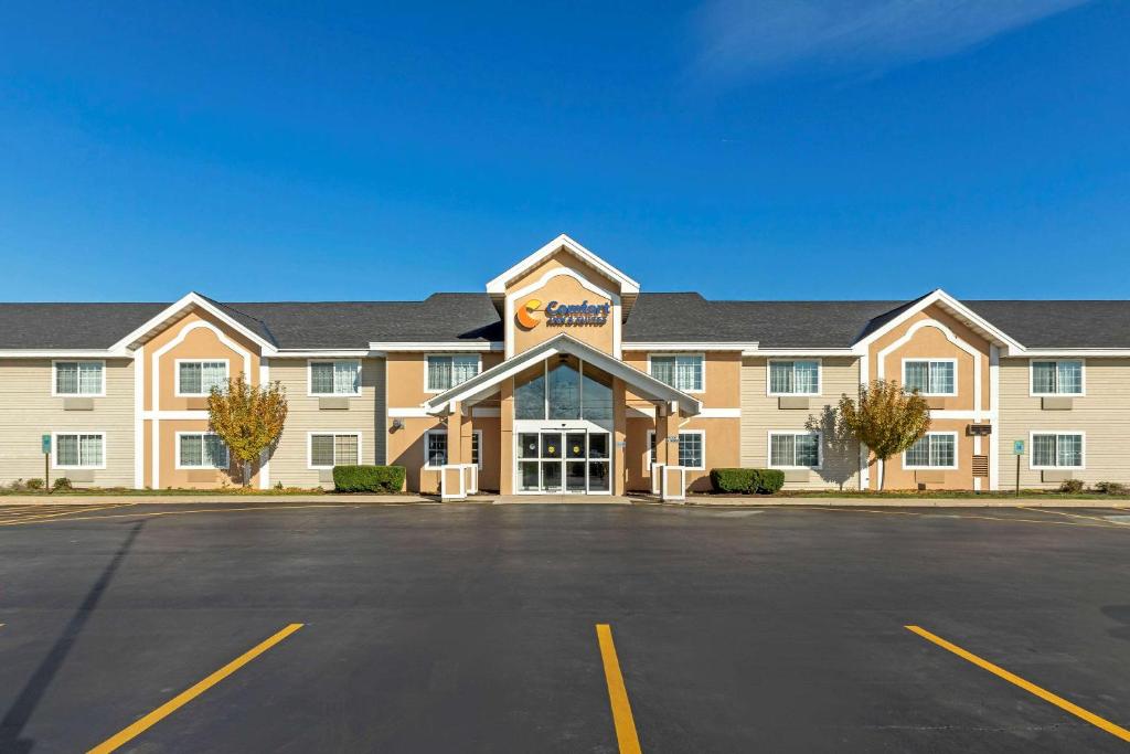 Comfort Inn & Suites Jackson - West Bend